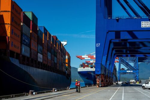 Trade uncertainty saps optimism, Bank of Canada surveys show