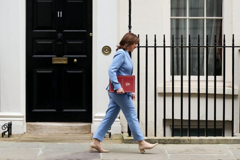 Reeves promises to guide UK economy through Middle East conflict