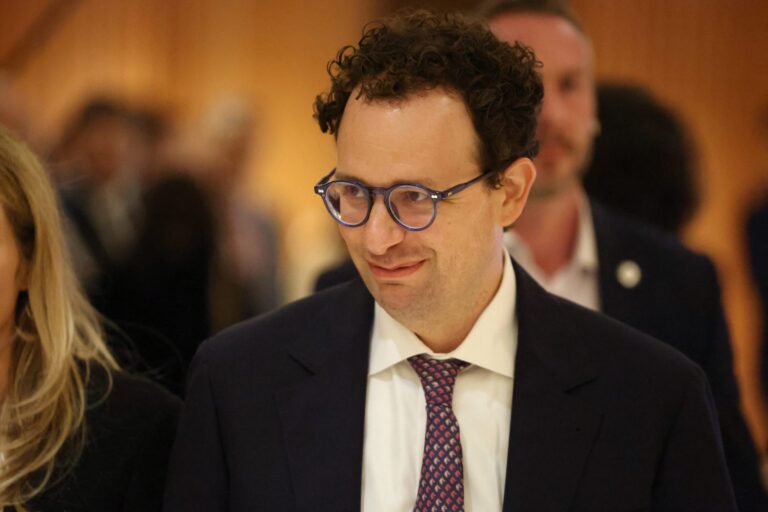 White House chief of staff to meet with Anthropic CEO about dangerous new Mythos model, official says