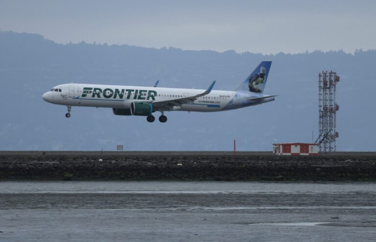 Frontier swoops in after Spirit fails while rivals cut capacity