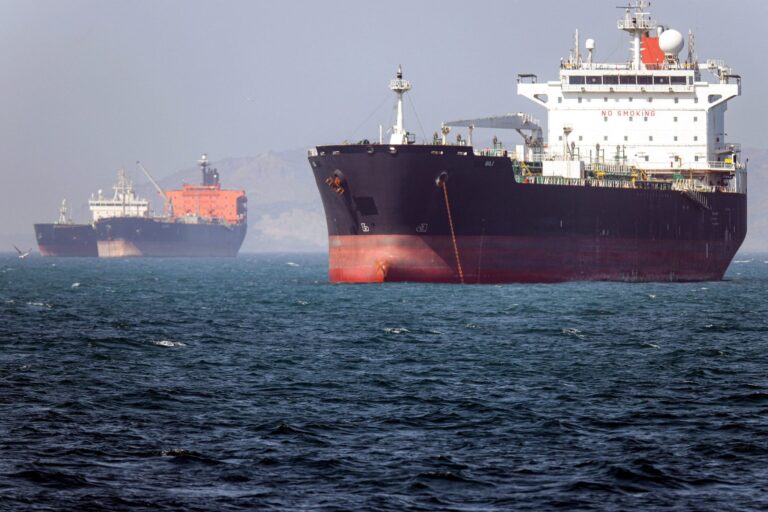 Oil drops as U.S. says deal with Iran and Hormuz reopening is near