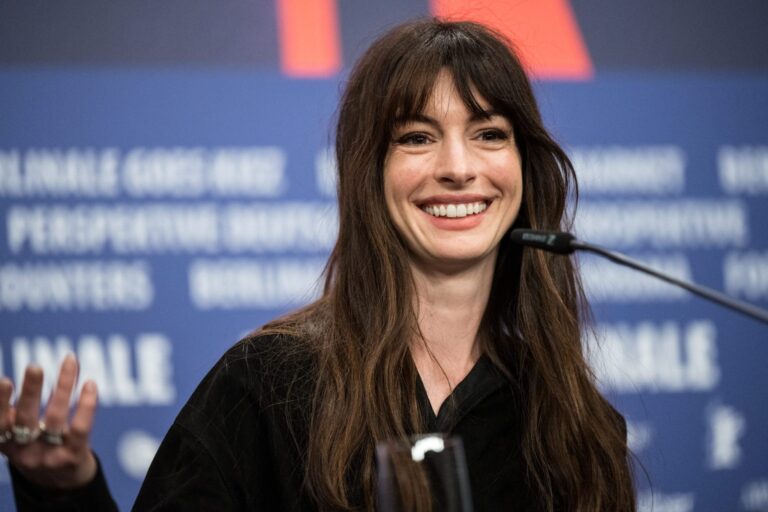 Anne Hathaway received identical ChatGPT thank you notes from every job candidate: ‘absolute killer’