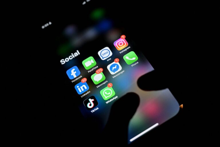 Pew: Half of U.S. adults under 50 get health information from influencers instead of doctors