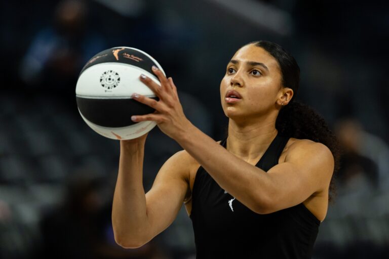 Azzi Fudd signs on to international basketball league Project B