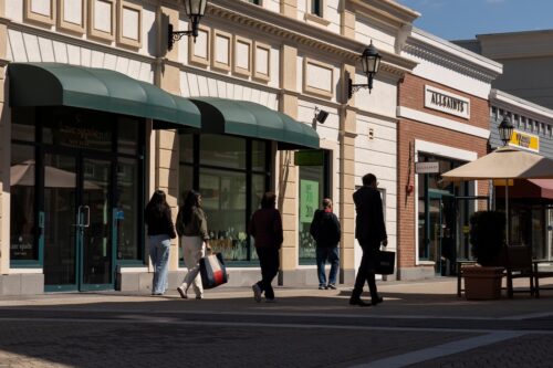 Canadian retail sales up 1% in May as gasoline lifts receipts