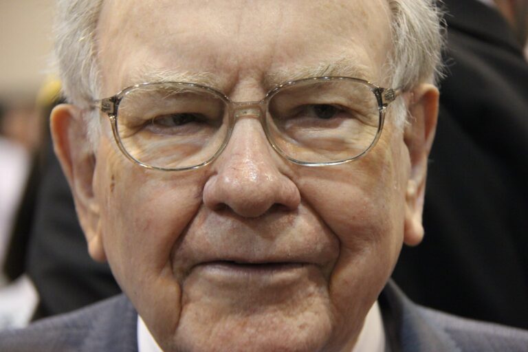 Warren Buffett’s No. 1 Valuation Tool Recently Made History — and His $187 Billion Warning to Wall Street Echoes Louder Than Ever