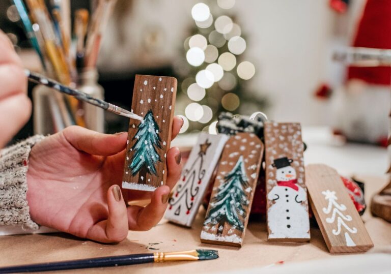 20 DIY Christmas Decor Ideas for Broke People