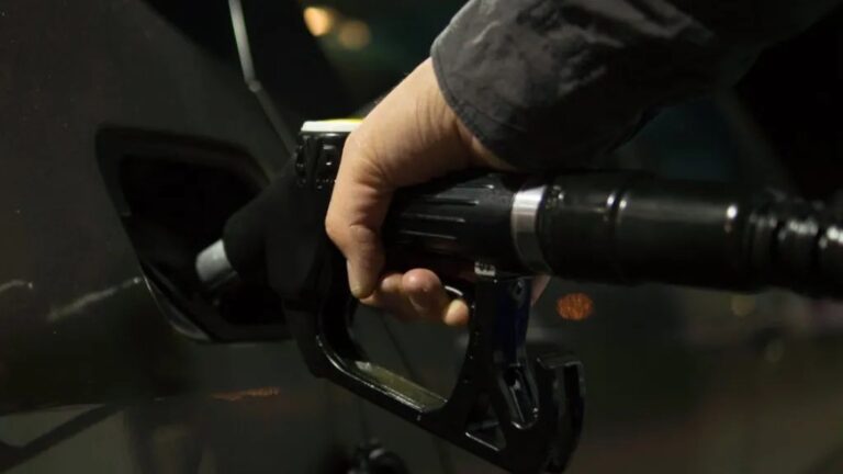 Maximize Your Rewards! Here Are the Best Credit Cards For Gas Station Purchases