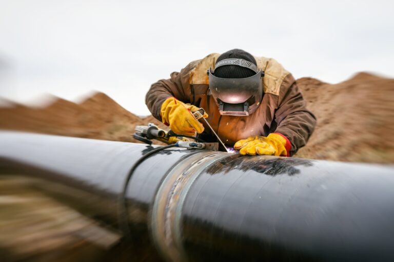 This Pipeline Stock Pays a 5% Yield — Here Are 2 More Like It