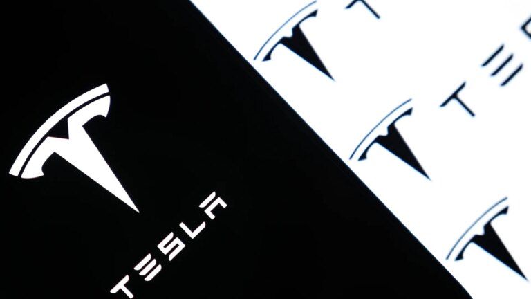 Federal Probe Targets Possible Defect in 1.2 Million of Tesla’s Most Popular Models