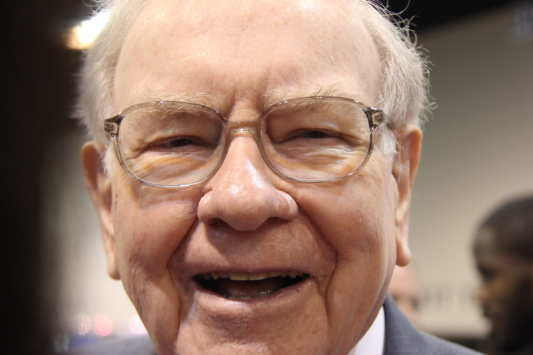Warren Buffett Stepped Back From Berkshire Hathaway With a Bang; Its Investment in 1 AI Stock Now Tops $30 Billion