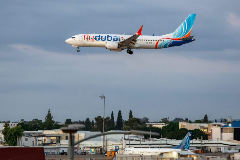 FlyDubai co-pilot used cockpit’s crash axe to try seizing control of flight and was barred by Oman
