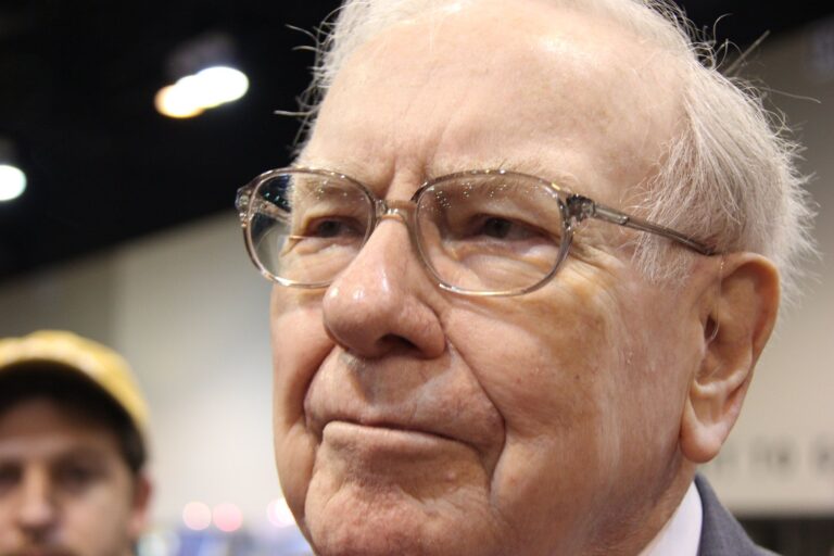 Warren Buffett Is Sending Shockwaves Through Wall Street With This Warning. Here’s What History Says May Happen Next.